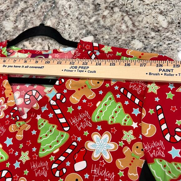 Divine Scrub- Women’s Medium -Christmas design -Short Sleeve -V-neck -Red Black - Picture 9 of 10